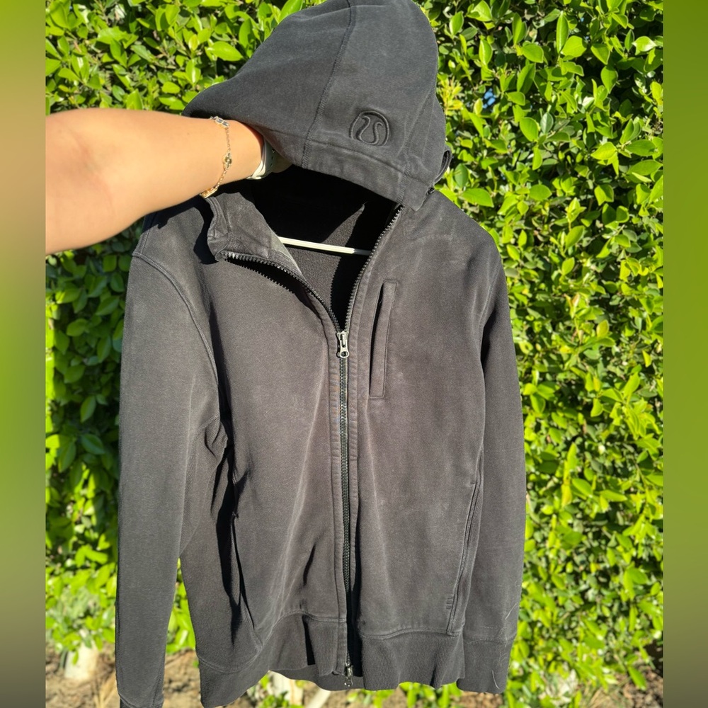 Men’s Lululemon sweater